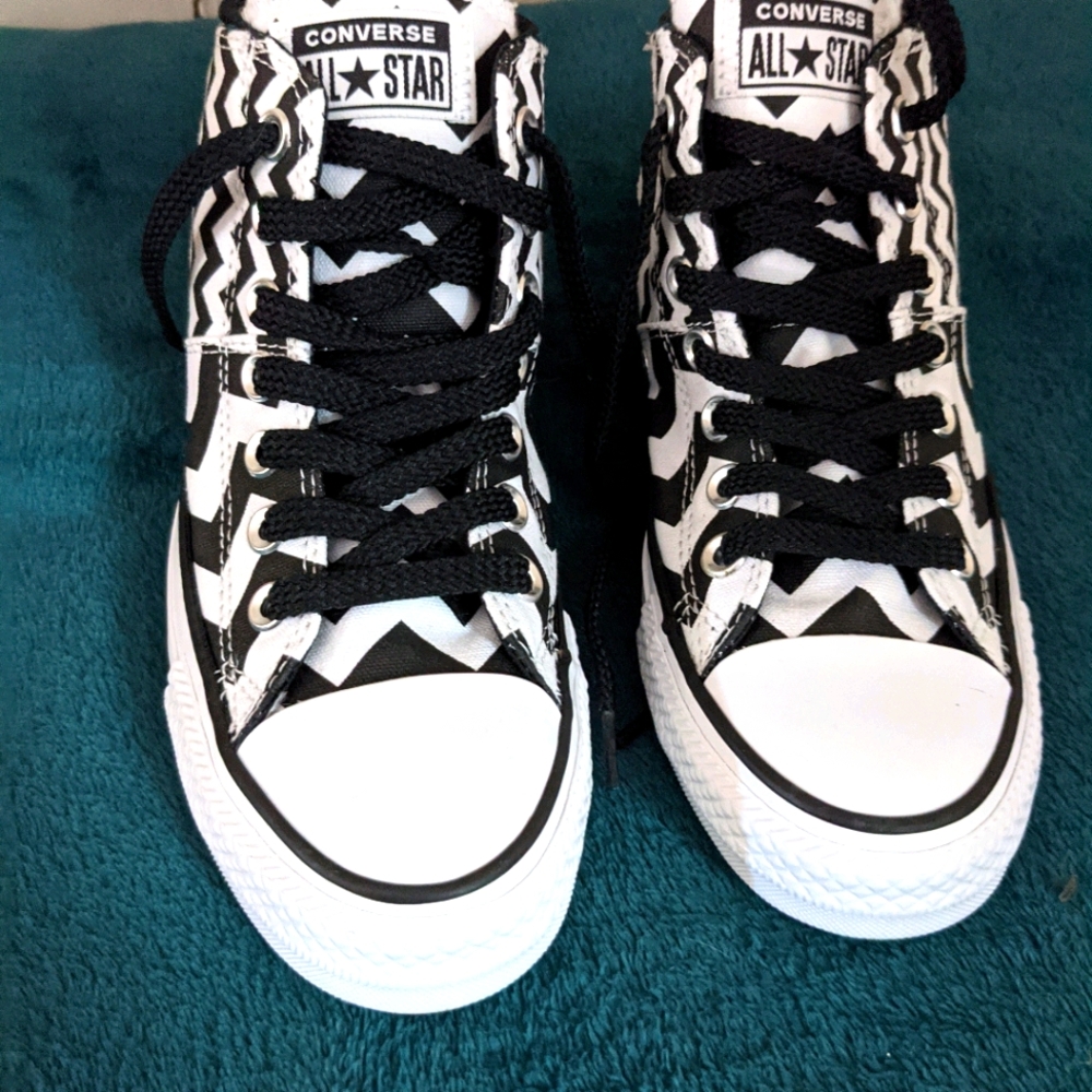 Converse chevron women's shoes